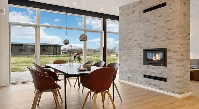 Geräumiges Ferienhaus für 10 mit Spa & Terrasse