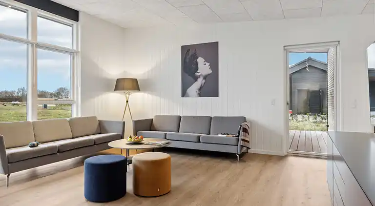 Geräumiges Ferienhaus für 10 mit Spa & Terrasse