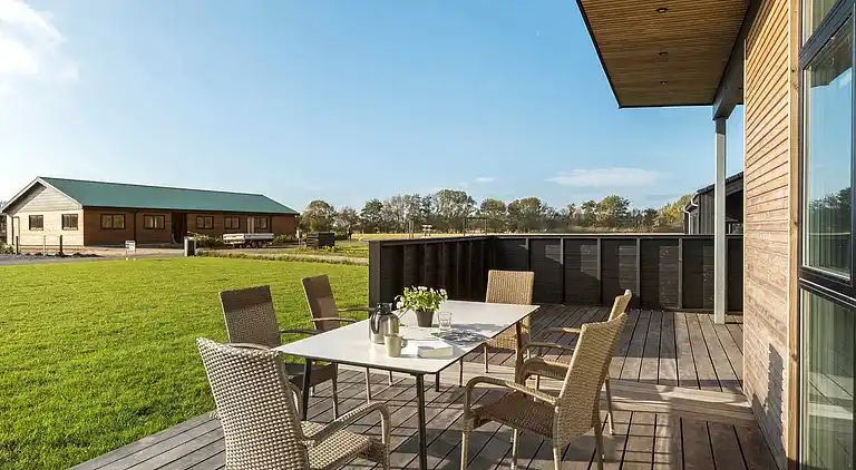 Geräumiges Ferienhaus für 10 mit Spa & Terrasse