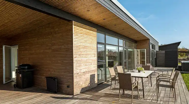 Geräumiges Ferienhaus für 10 mit Spa & Terrasse