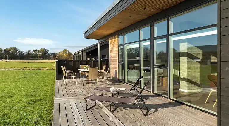 Geräumiges Ferienhaus für 10 mit Spa & Terrasse