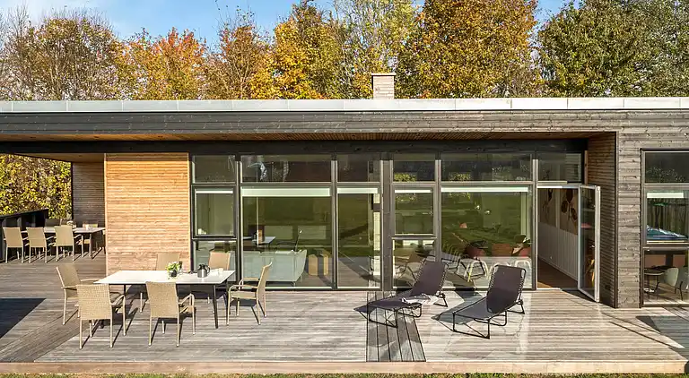 Geräumiges Ferienhaus für 10 mit Spa & Terrasse