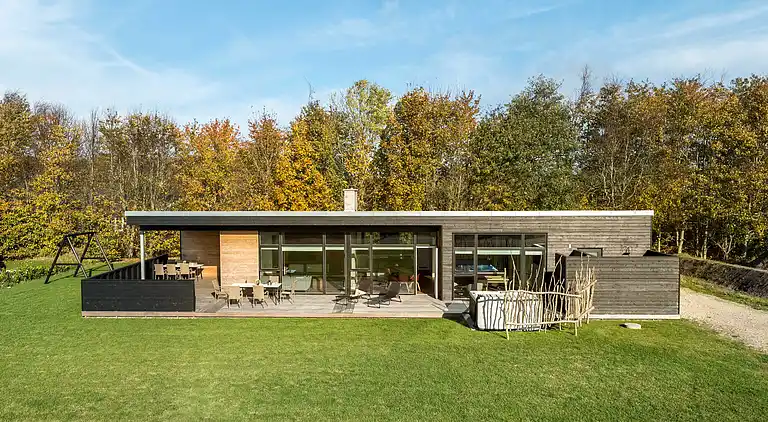 Geräumiges Ferienhaus für 10 mit Spa & Terrasse