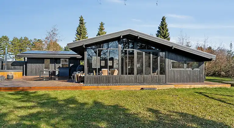 Fritidshus för 2 familjer vid vattnet
