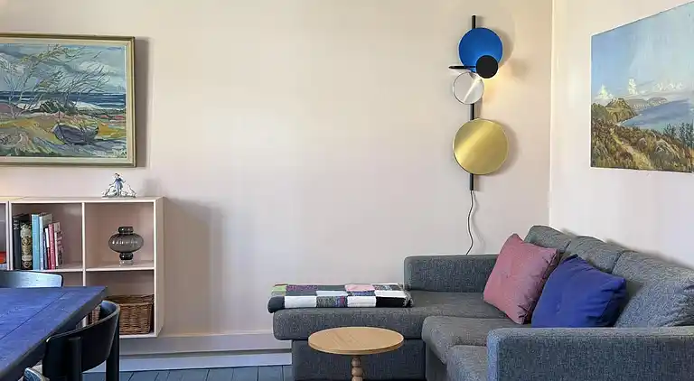 Ferie i Sandvig nær strand og klippekyst