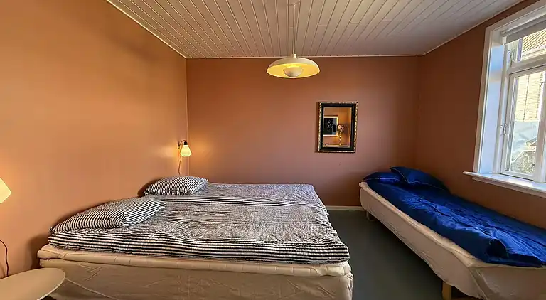 Ferie i Sandvig nær strand og klippekyst