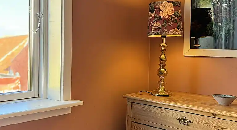 Ferie i Sandvig nær strand og klippekyst