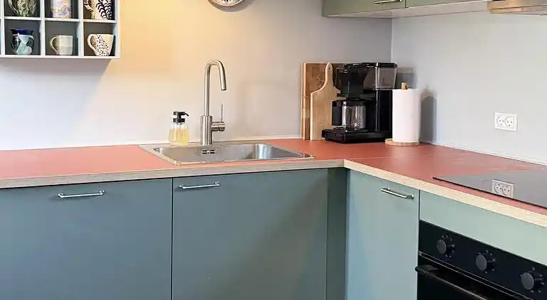 Ferie i Sandvig nær strand og klippekyst