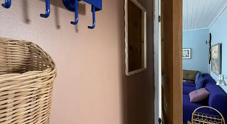 Nyrenoveret og med udsigt over Sandvig og havet