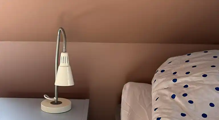 Nyrenoveret og med udsigt over Sandvig og havet