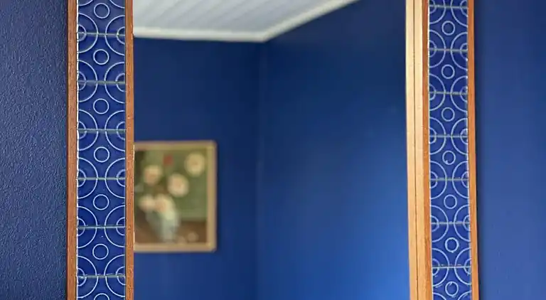 Nyrenoveret og med udsigt over Sandvig og havet