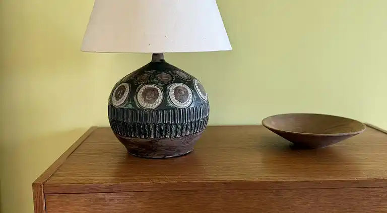 Nyrenoveret og med udsigt over Sandvig og havet