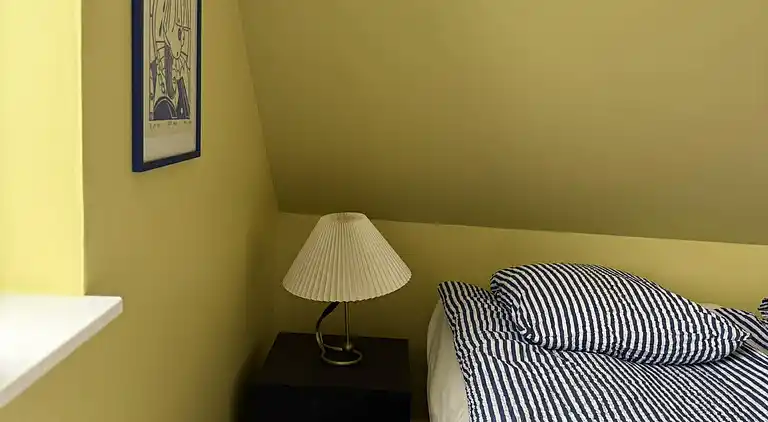 Nyrenoveret og med udsigt over Sandvig og havet