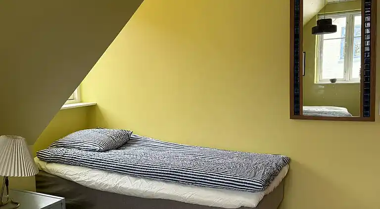 Nyrenoveret og med udsigt over Sandvig og havet