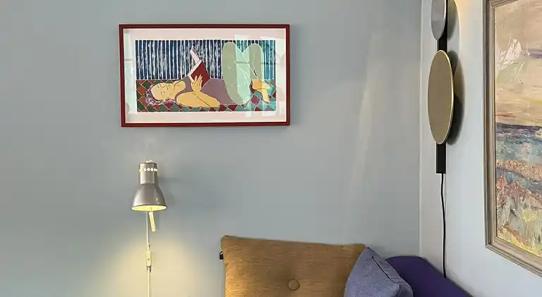 Nyrenoveret og med udsigt over Sandvig og havet