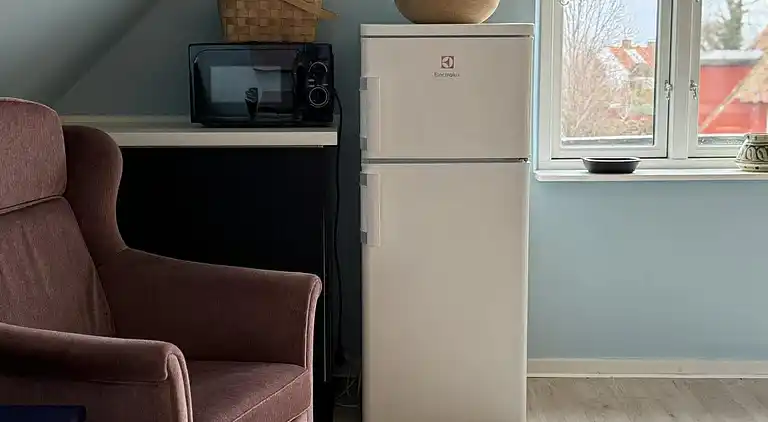 Nyrenoveret og med udsigt over Sandvig og havet