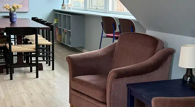 Nyrenoveret og med udsigt over Sandvig og havet