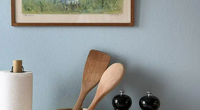 Nyrenoveret og med udsigt over Sandvig og havet