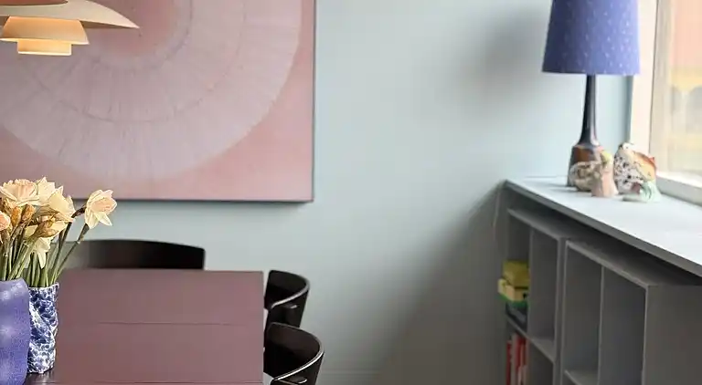 Nyrenoveret og med udsigt over Sandvig og havet