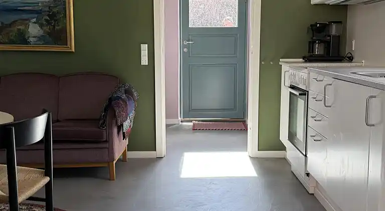 Nyrenoveret ferielejlighed i hjertet af Sandvig