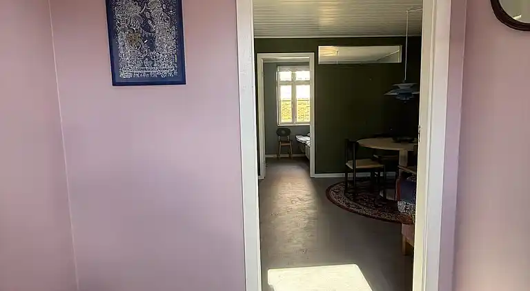 Nyrenoveret ferielejlighed i hjertet af Sandvig