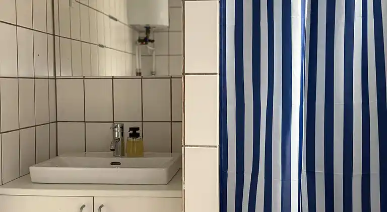 Nyrenoveret ferielejlighed i hjertet af Sandvig