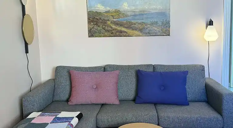 Ferie i Sandvig nær strand og klippekyst