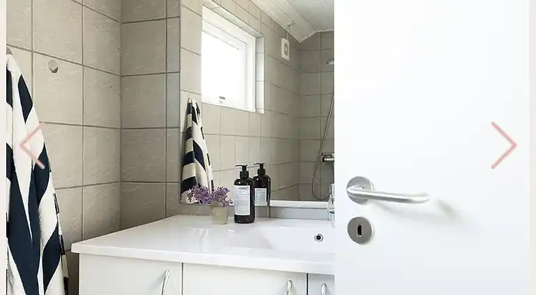 Ferie i Sandvig nær strand og klippekyst