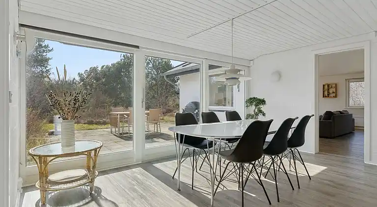 Geräumiges Ferienhaus 150 m vom Strand
