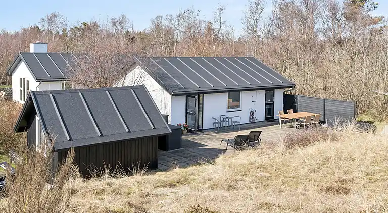 Geräumiges Ferienhaus 150 m vom Strand