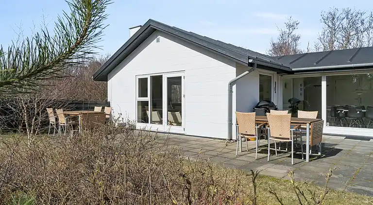 Geräumiges Ferienhaus 150 m vom Strand