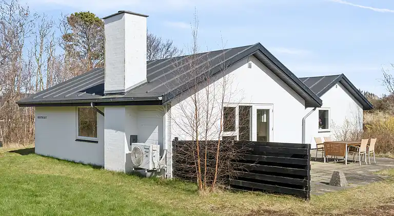 Geräumiges Ferienhaus 150 m vom Strand