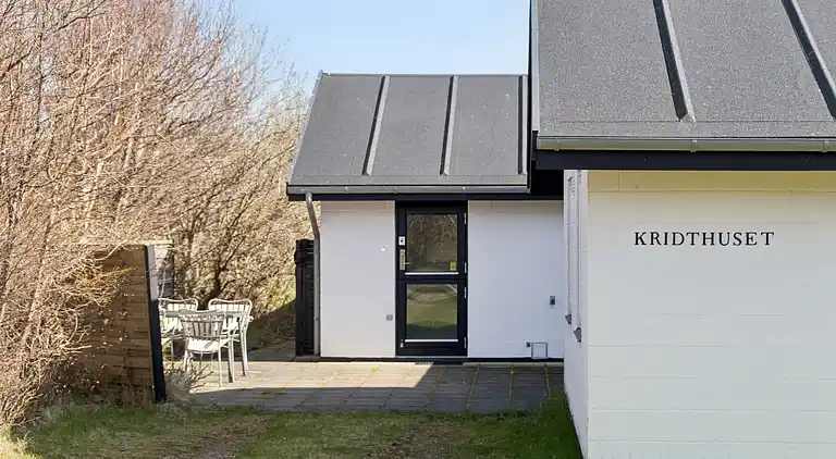Geräumiges Ferienhaus 150 m vom Strand