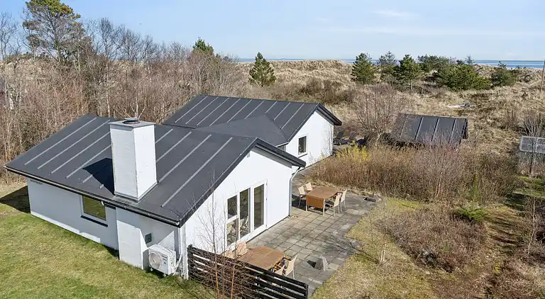 Geräumiges Ferienhaus 150 m vom Strand