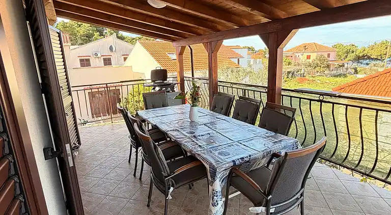 3-Zimmer-Ferienwohnung mit Terrasse und Meerblick Ugljan