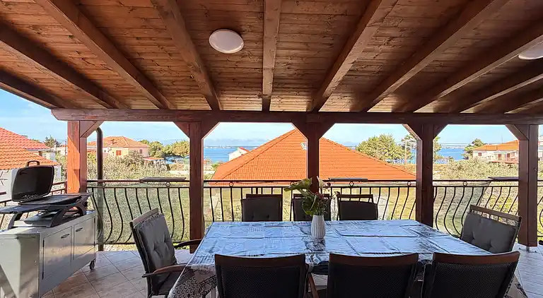 3-Zimmer-Ferienwohnung mit Terrasse und Meerblick Ugljan