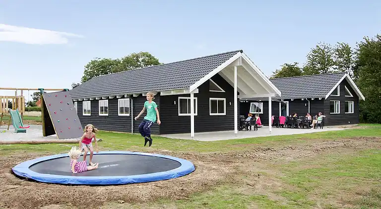 Idyllisches Familienhaus mit Pool & Aktivitäten