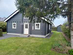 Cozy log cabin near beach and forest