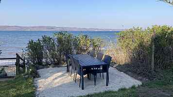 Feriehus ved stranden med fjordutsikt