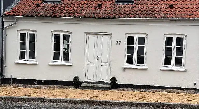 Charmerende byhus midt i Assens
