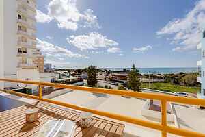 Max Crib Sea View Apart with AC and Garage