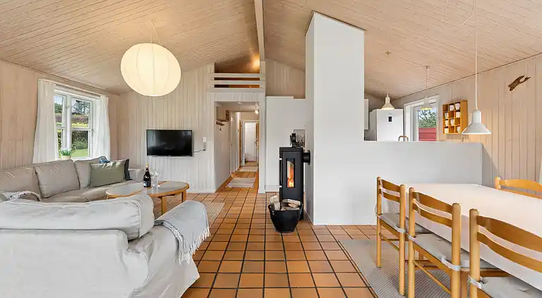 Schöne Ferienbasis nah Strand und Spodsbjerg