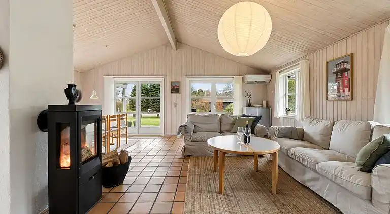 Schöne Ferienbasis nah Strand und Spodsbjerg