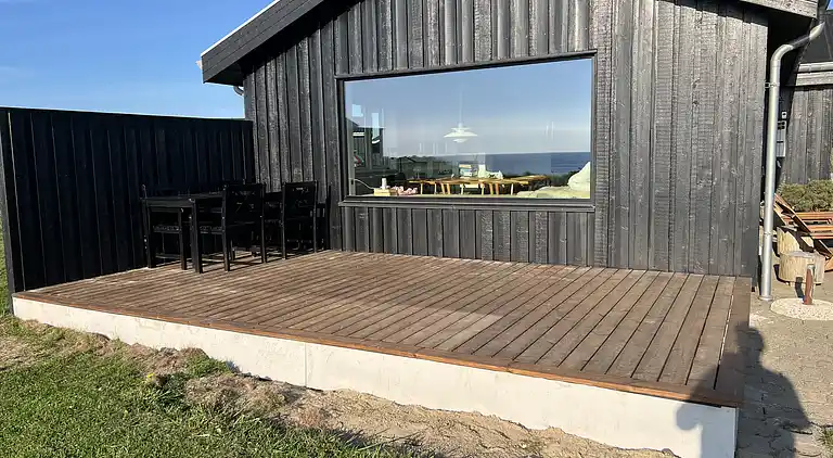 Meerblick und Ladestation für Elektroauto