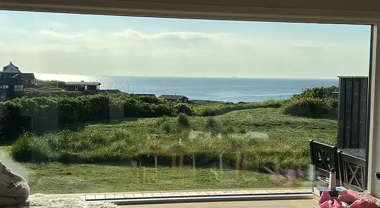 Meerblick und Ladestation für Elektroauto