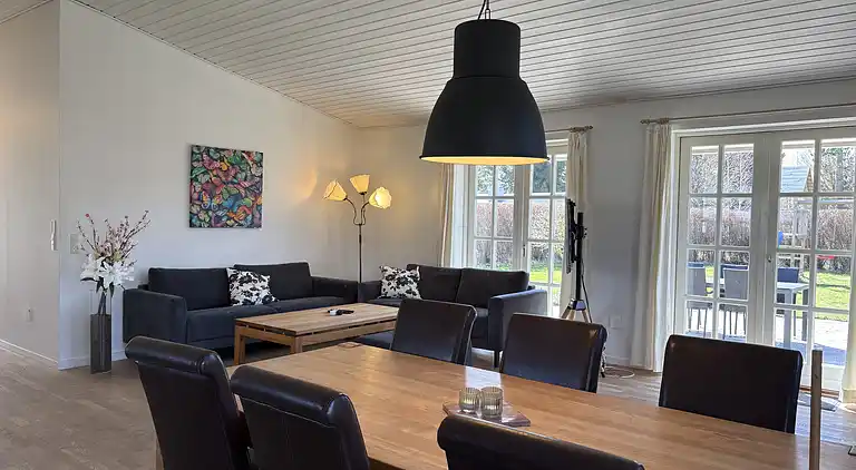 Schönes Ferienhaus mit uneinsehbarem Garten.