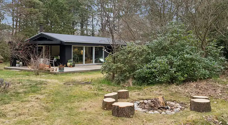 Hyggeligt sommerhus med plads til leg for alle 