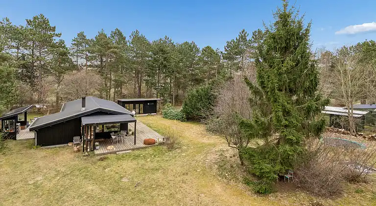 Hyggeligt sommerhus med plads til leg for alle 