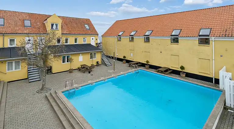 Ferielejlighed med pool på Bornholm