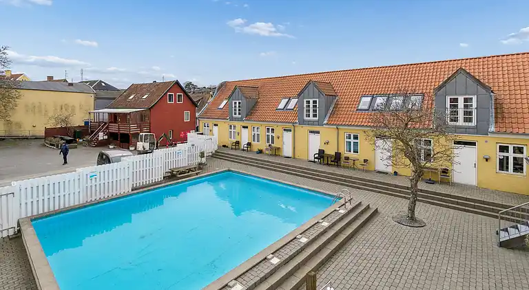Ferielejlighed med pool på Bornholm